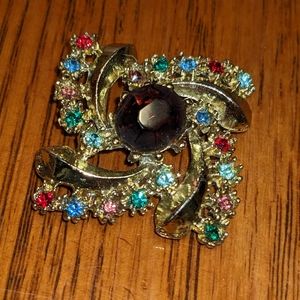 Vintage fabulous brooch with amethyst stone and multi color side stones swirl